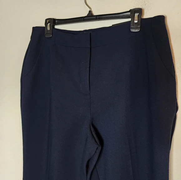 NWT Chico's Navy So Slimming Straight leg Trousers.  Size 1.5 short. 10P. - Picture 6 of 13